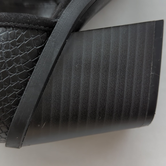 Just Fab Faux Snakeskin Faux Suede Side Cut Out Ankle Booties 7 Black - Picture 6 of 16